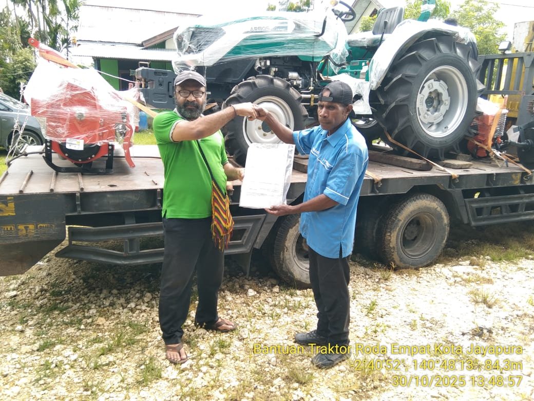 Bantuan Alsintan Traktor Roda Empat dan Roda Dua kepada Kelompok Tani